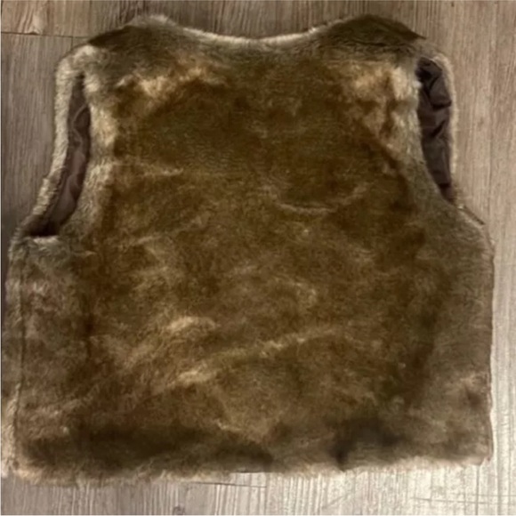Old Navy Faux Fur Vest in Brown Size 4T - Picture 4 of 6